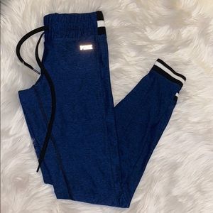 VS Pink Ultimate Legging Size XS Like new